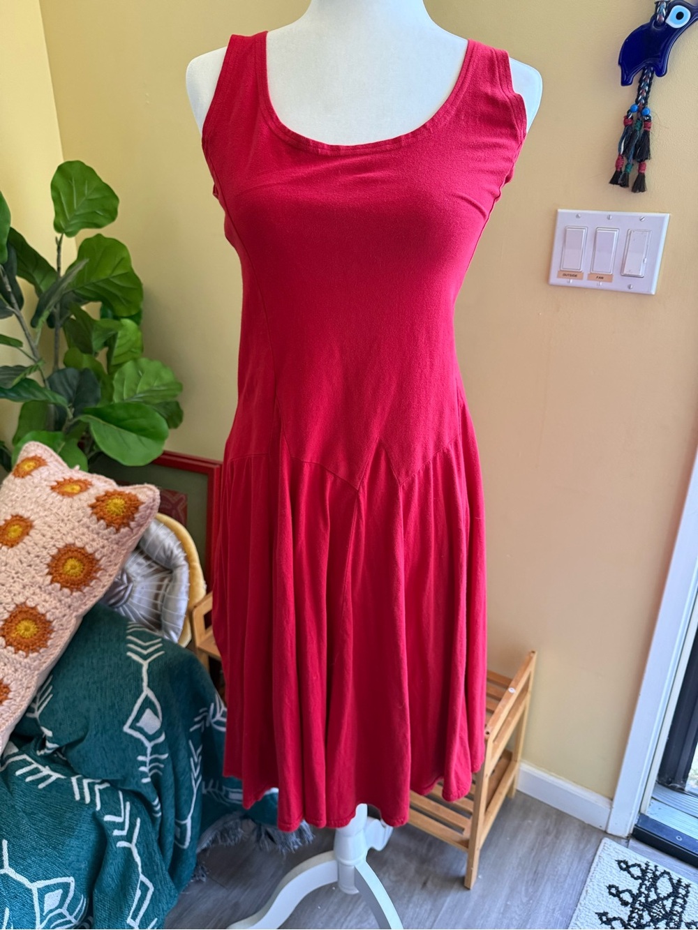 Women's Sleeveless Scoop Neck Red Dress